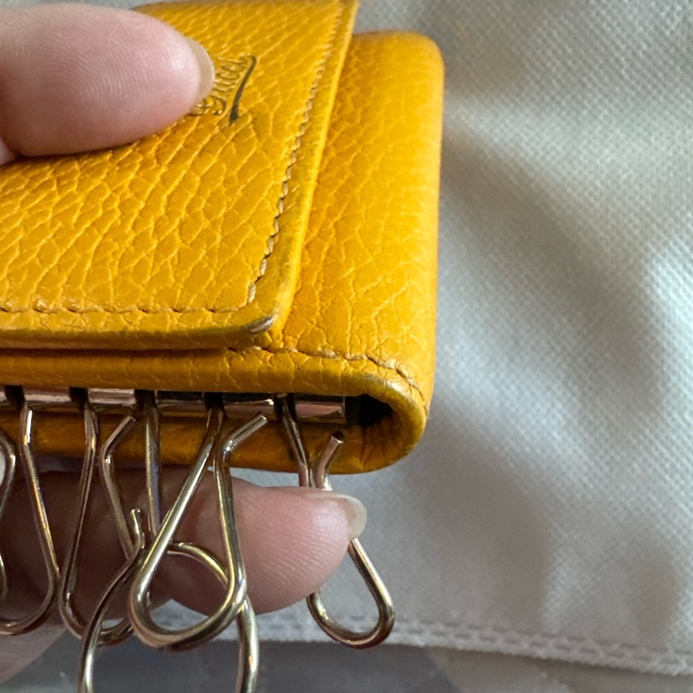 Gucci Mustard Leather Key Holder - Picture 4 of 6